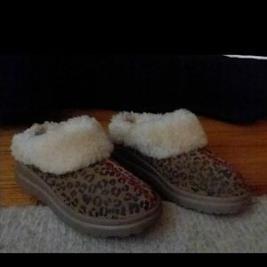 NWOT UGG slippers